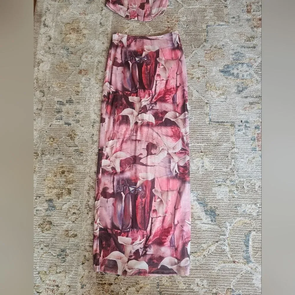 Blanc pink floral Maxi Skirt with Corset style top that zips up in back. Sz sm, - Picture 4 of 8